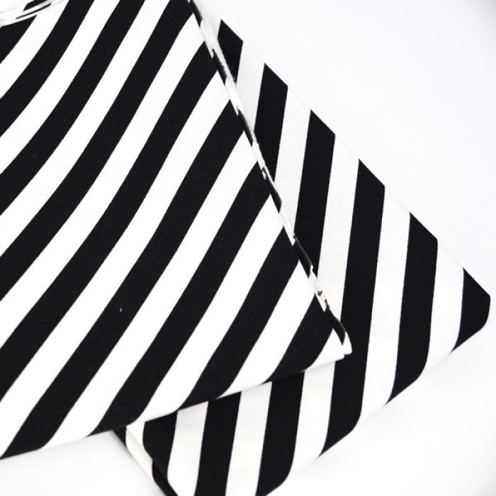 Diagonal Stripes black