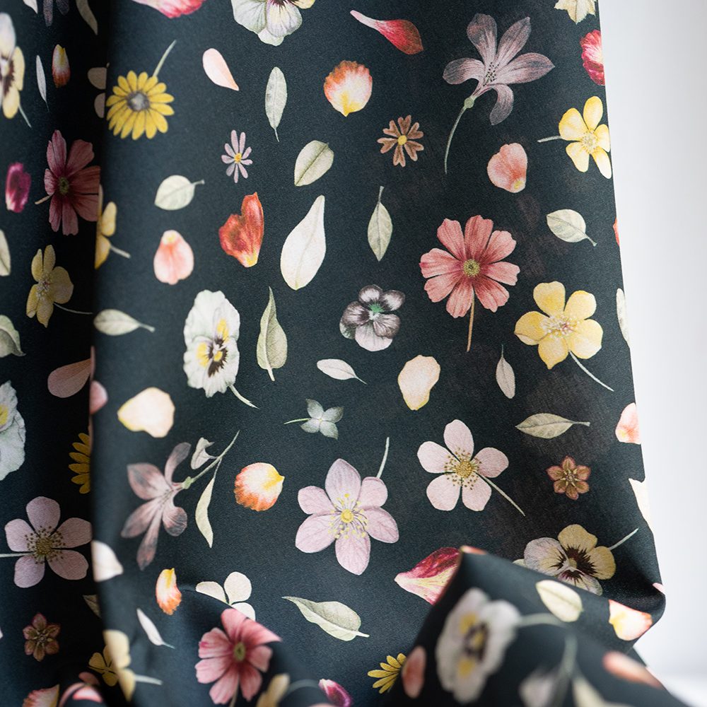 Phyls Flower black Tana Lawn™ Cotton - Liberty Fabrics