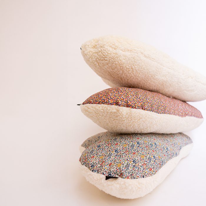 Liberty Fabrics Wolkenkissen aus Teddystoff und floralen Liberty Stoffen – handmade Engelsliebe Atelier