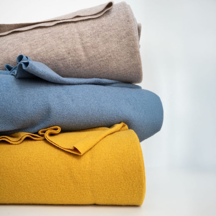 Merino Walk Light in Senf-Ocker, Rauchblau und Beige meliert – weicher, leichter Walkstoff für Jacken, Overalls und Mäntel im Engelsliebe Onlineshop