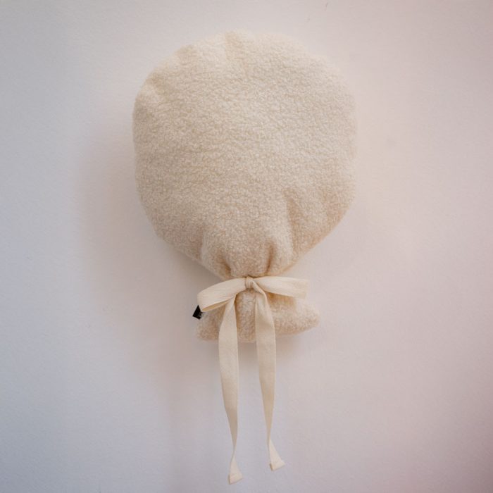 Ballon Wanddekoration aus Teddy Bouclé in Off-White – minimalistische Deko fürs Kinderzimmer