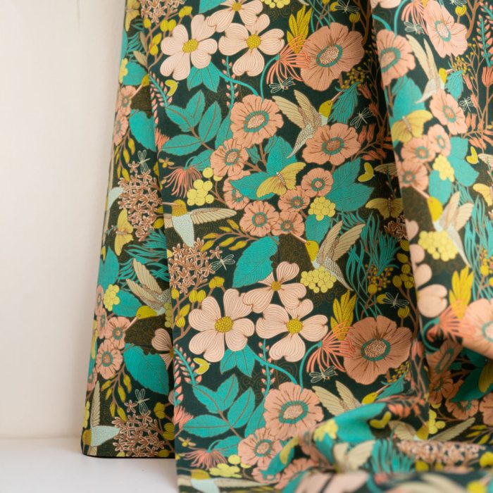 Art Gallery Fabrics Stillwater Twilight floraler Baumwollstoff