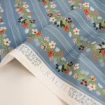 Rifle Paper Floral Trellis Stripe Slate Baumwollstoff florales Streifenmuster